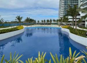 Swimming pool sa o malapit sa Azure Urban Resort Condo San Fernando Pampanga