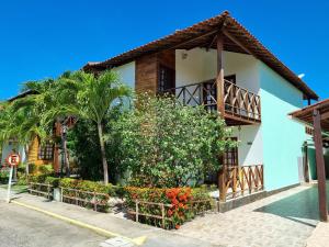 Casa con balcón en una calle en Praia dos Carneiros casa com 4 quartos, en Tamandaré