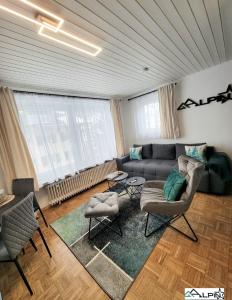 a living room with a couch and two chairs at Ferienwohnung Alpinstar - inklusive Oberstaufen Plus in Oberstaufen