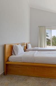 Ένα ή περισσότερα κρεβάτια σε δωμάτιο στο White Villa with open lagoon view