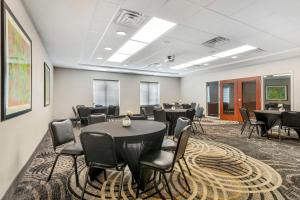 Бизнес-центр и/или конференц-зал в Best Western Plus Fairburn Atlanta Southwest +35 фотографий