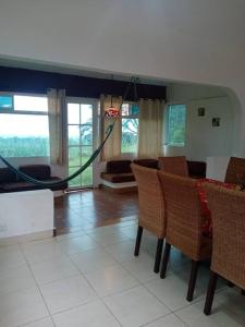 a living room with a dining table and chairs at Cabaña Holly Water in Cerro Azul