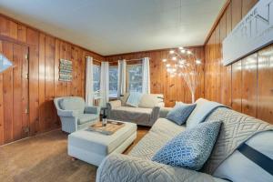 Gallery image of Roscommon Cabin, Walk to Higgins Lake in Roscommon