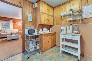 Gallery image of Roscommon Cabin, Walk to Higgins Lake in Roscommon