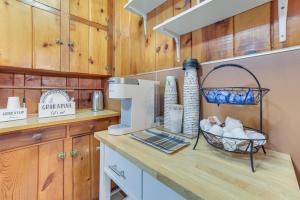 Gallery image of Roscommon Cabin, Walk to Higgins Lake in Roscommon