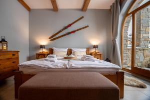 En eller flere senge i et værelse på Niedźwiedzi szlak - apartament z sauną w cenie