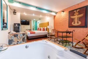 Postel nebo postele na pokoji v ubytování Hotel Casa Antigua