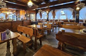 Restaurace v ubytování SCHRONISKO GOŚCINIEC RÓWNICA