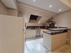 Fotografia z galérie ubytovania Superbe appartement lumineux avec terrasse, 3 chambres, proche des commerces et stations de ski - FR-1-589-431 v destinácii Le Thillot