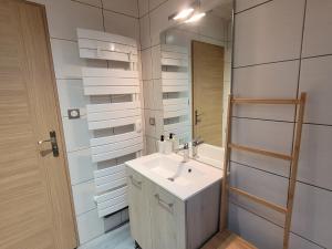 Fotografia z galérie ubytovania Superbe appartement lumineux avec terrasse, 3 chambres, proche des commerces et stations de ski - FR-1-589-431 v destinácii Le Thillot