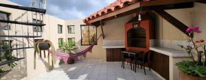 a balcony of a building with a porch with plants at Lujosa Casa en Centro de Santa Cruz in Santa Cruz de la Sierra