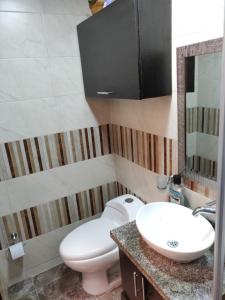 Phòng tắm tại Casa confortable 3 min del centro de Funza zona de tranquilidad