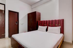 Ένα ή περισσότερα κρεβάτια σε δωμάτιο στο FabHotel Tree view Residency +22 φωτογραφίες