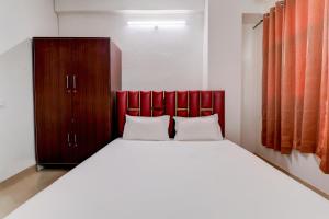 Ένα ή περισσότερα κρεβάτια σε δωμάτιο στο FabHotel Tree view Residency