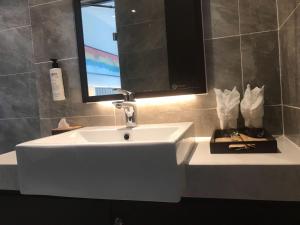 Ванна кімната в Chain of rooms best Western Premier Sapphire Halong