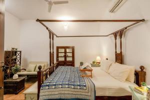 Ένα ή περισσότερα κρεβάτια σε δωμάτιο στο Staymaster Villa Anasoh 4BR Assagao Pool & Garden