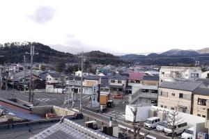 uma vista aérea de uma cidade com edifícios em Royce Hanazono em Quioto