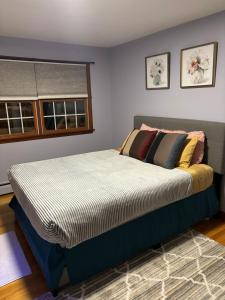 Кровать или кровати в номере Jays Ranch Hamden