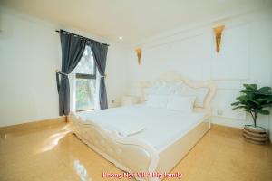 Un pat sau paturi într-o cameră la Villa Ba Vì MEMORY HOME