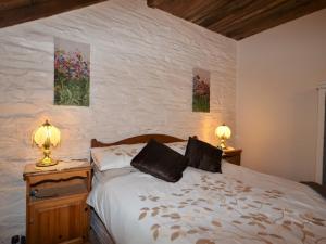 Un pat sau paturi într-o cameră la 1 bed in Tavistock ROUND