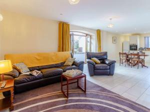 a living room with a couch and a table at 2 Bed in Lampeter 86507 in Cellan