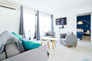 Μια τηλεόραση ή/και κέντρο ψυχαγωγίας στο T2 Cosy a 100m de la plage, Saint-Pierre, Luma Appart