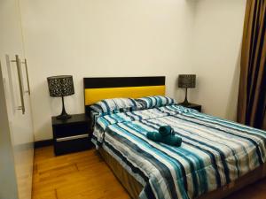 Ένα ή περισσότερα κρεβάτια σε δωμάτιο στο Blue Sky Apartment
