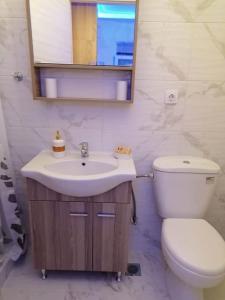 A bathroom at Casagrande Studio