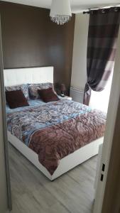 a bedroom with a large bed with a large comforter at Villa proche JO 2024 in La Courneuve