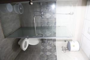 Ванная комната в vella marina group of hotels pearl-Best Prices Guaranteed with Deals-Free Parking