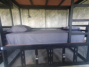 Uma cama ou camas num quarto em Deishaview Jungle Hostel