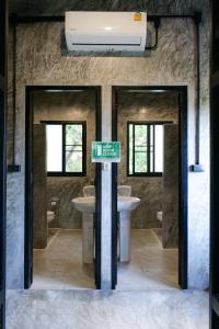 Imagem da galeria de Deishaview Jungle Hostel em Ko Tao