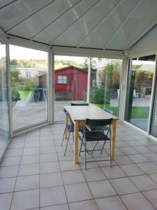 Φωτογραφία από το άλμπουμ του Maison calme avec piscine et vue imprenable. σε Villars +11 φωτογραφίες