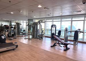 Γυμναστήριο ή/και όργανα γυμναστικής στο Lake View 1BR Apt Balcony & Near DMCC Metro