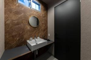 Ένα μπάνιο στο THE GRANDEUR