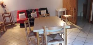 Χώρος καθιστικού στο appartement vacances à la montagne RDC