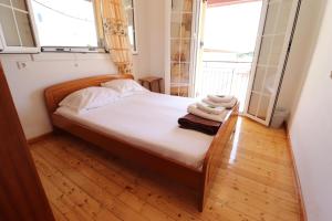 Postel nebo postele na pokoji v ubytování Antigone Apartments