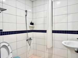 a bathroom with a shower and a toilet and a sink at Say Hi B&B in Manzhou