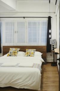 Ένα ή περισσότερα κρεβάτια σε δωμάτιο στο Hidden Gems in China town, 2BR