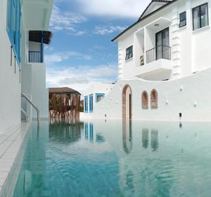 Bassein majutusasutuses Ipoh Santorini Hideaway - Hotel Inspired või selle lähedal