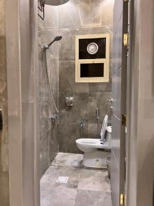 a bathroom with a toilet and a shower in it at شقه فندقيه فاخرة in Riyadh