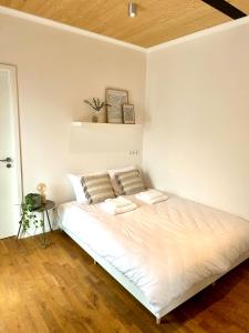 Een bed of bedden in een kamer bij Modern & Stylisch Penthouse - 112m2 - München&Airport