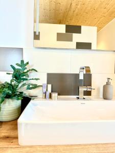 a kitchen counter with a sink and a faucet at Modern & Stylisch Penthouse - 112m2 - München&Airport in Freising