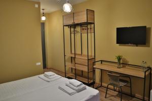 A bed or beds in a room at Casa Del Mar