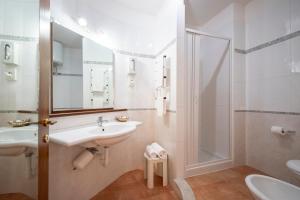Ванная комната в Lola Piccolo Hotel e Appartamenti