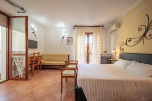 Кровать или кровати в номере Lola Piccolo Hotel e Appartamenti