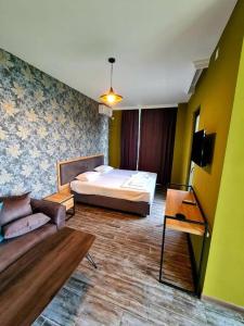 A bed or beds in a room at Casa Del Mar