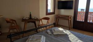 Postel nebo postele na pokoji v ubytování Annousa's House & Studios