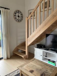 Afbeelding uit fotogalerij van CHALET ARIZONA - AU COTTAGE DU MEDOC - Proche de BORDEAUX in Saint-Aubin-de-Médoc