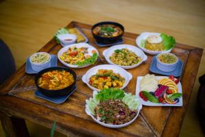 Φαγητό σε αυτό το δωμάτιο σε οικογενειακή κατοικία ή κάπου εκεί κοντά +69 φωτογραφίες